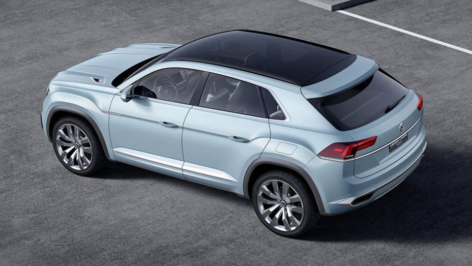 De modo combinado, são oferecidos 355 cavalos de potência e 38,65 mkgf de torque | <a href="https://quatrorodas.abril.com.br/noticias/saloes/detroit-2015/volkswagen-exibe-cross-coupe-gte-concept-824340.shtml" rel="migration">Leia mais</a>