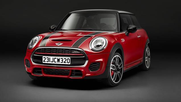 Após apresentar o conceito John Cooper Works no início de 2014, durante o Salão de Detroit, a MINI lança o modelo regular na edição 2015 | <a href="https://quatrorodas.abril.com.br/noticias/saloes/detroit-2015/vazam-imagens-novo-mini-john-cooper-works-82001" rel="migration"></a>