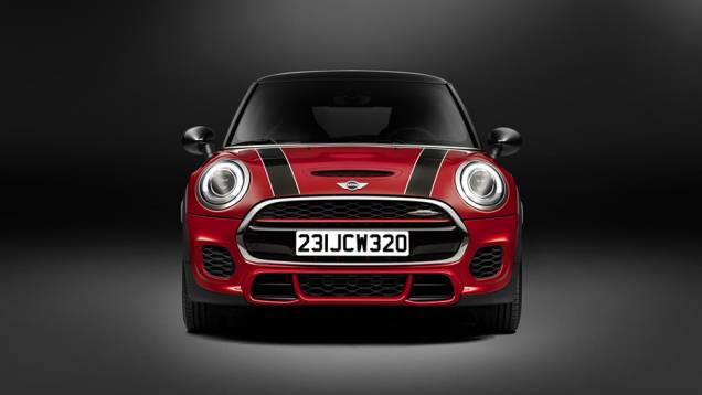 O novo MINI JCW conta com motor turbo a gasolina 2.0 de 238 cv e 32,63 mkgf de torque | <a href="https://quatrorodas.abril.com.br/noticias/saloes/detroit-2015/vazam-imagens-novo-mini-john-cooper-works-820017.shtml" rel="migration">Leia mais</a> O novo MINI JCW conta com motor turbo a gasolina 2.0 de 238 cv e 32,63 mkgf de torque | <a href="https://quatrorodas.abril.com.br/noticias/saloes/detroit-2015/vazam-imagens-novo-mini-john-cooper-works-820017.shtml" rel="migration">Leia mais</a>