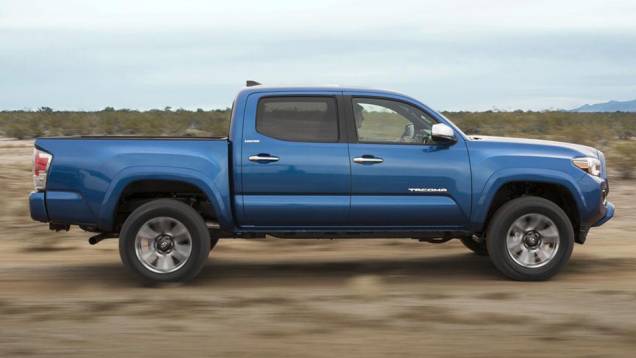 O modelo deverá rivalizar com Chevrolet Silverado e GMC Canyon | <a href="https://quatrorodas.abril.com.br/noticias/saloes/detroit-2015/toyota-desvenda-tacoma-2016-825020.shtml" rel="migration">Leia mais</a>