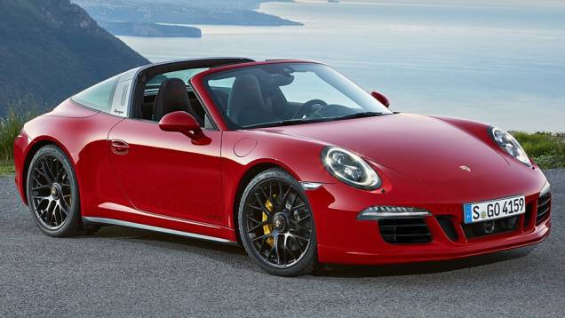 A Porsche exibiu nesta segunda-feira (12), no Salão de Detroit, o 911 Targa 4 GTS | <a href="https://quatrorodas.abril.com.br/noticias/saloes/detroit-2015/porsche-911-targa-4-gts-revelado-824800.shtml" rel="migration">Leia mais</a>