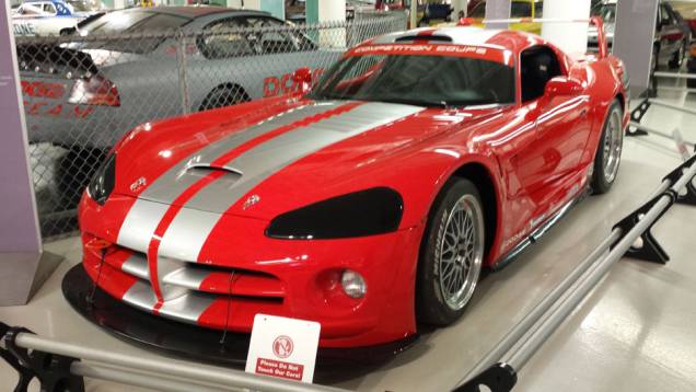 O subsolo do museu também abriga alguns veículos dos anos 90, como este belo Dodge Viper de competição