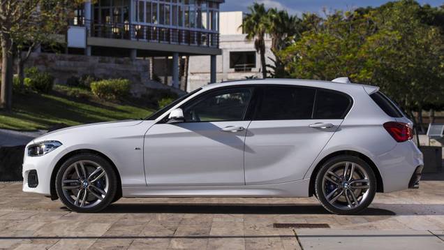 O modelo passou por mudanças nem tão sutis assim, por dentro e por fora | <a href="https://quatrorodas.abril.com.br/noticias/saloes/genebra-2015/bmw-oficializa-facelift-serie-1-826700.shtml" rel="migration">Leia mais</a> O modelo passou por mudanças nem tão sutis assim, por dentro e por fora | <a href="https://quatrorodas.abril.com.br/noticias/saloes/genebra-2015/bmw-oficializa-facelift-serie-1-826700.shtml" rel="migration">Leia mais</a>