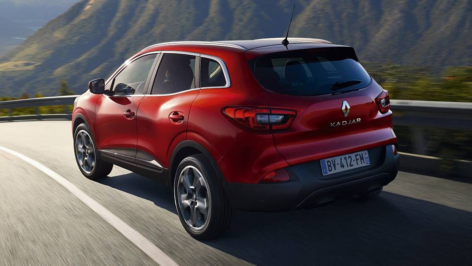 O Kadjar tem 4,45 metros de comprimento, 1,60m de altura e 1,84m de largura. A capacidade do porta-malas &eacute; um pouco superior &agrave; do Qashqai, com 472 litros | <a href="https://quatrorodas.abril.com.br/noticias/saloes/genebra-2015/renault-kadjar-revelado-83100" rel="migration"></a>