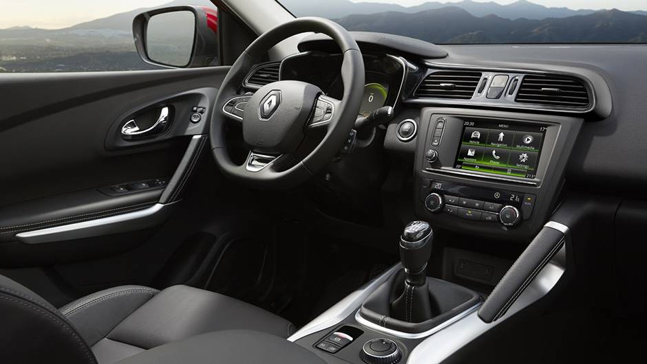 Na parte tecnol&oacute;gica, destaque para o sistema multim&iacute;dia R-Link, com navega&ccedil;&atilde;o integrada, Bluetooth e reconhecimento de voz | <a href="https://quatrorodas.abril.com.br/noticias/saloes/genebra-2015/renault-kadjar-revelado-831000.shtml" rel="migration">Leia mais</a>