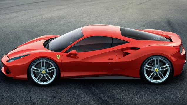 O modelo, que sucede a 458 Itália, tem novo pacote aerodinâmico, mais refinado, e o motor, de 3.9 litros V8 é biturbo o que resulta em 670 cv | <a href="https://quatrorodas.abril.com.br/noticias/saloes/genebra-2015/ferrari-lanca-488-gtb-motor-v8-biturbo-83" rel="migration"></a>