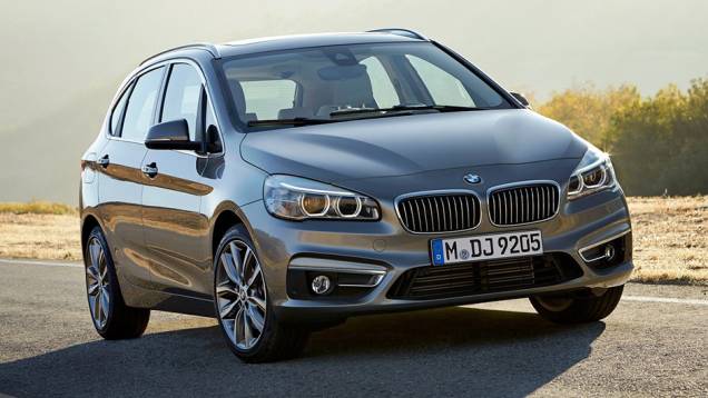 BMW Série 2 Active Tourer | <a href="http://quatrorodas.abril.com.br/noticias/mercado/finalistas-2015-premio-carro-mundial-ano-sao-revelados-834088.shtml" rel="migration">Leia mais</a>