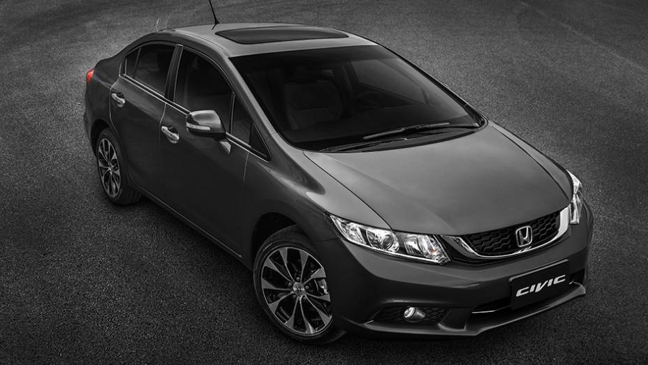 A grande novidade da linha 2016 do Civic é o retorno da versão EXR | <a href="https://quatrorodas.abril.com.br/noticias/fabricantes/honda-lanca-linha-2016-civic-r-70-900-835240.shtml" rel="migration">Leia mais</a>