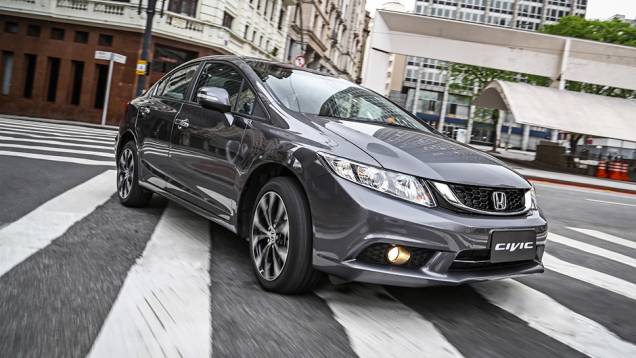 Alguns dos itens de série são acendimento automático de faróis, controle de estabilidade e tração, maçanetas cromadas, teto solar... | <a href="https://quatrorodas.abril.com.br/noticias/fabricantes/honda-lanca-linha-2016-civic-r-70-900-835240.shtml" rel="migration">Leia mai</a> Alguns dos itens de série são acendimento automático de faróis, controle de estabilidade e tração, maçanetas cromadas, teto solar... | <a href="https://quatrorodas.abril.com.br/noticias/fabricantes/honda-lanca-linha-2016-civic-r-70-900-835240.shtml" rel="migration">Leia mai</a>