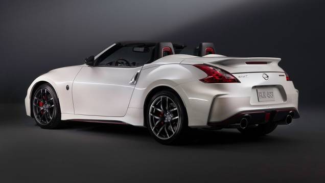 Estão presentes rodas de alumínio forjado de 19 polegadas, revestidas com pneus Michelin | <a href="https://quatrorodas.abril.com.br/noticias/fabricantes/nissan-cria-versao-nismo-concept-370z-roadster-836560.shtml" rel="migration">Leia mais</a>