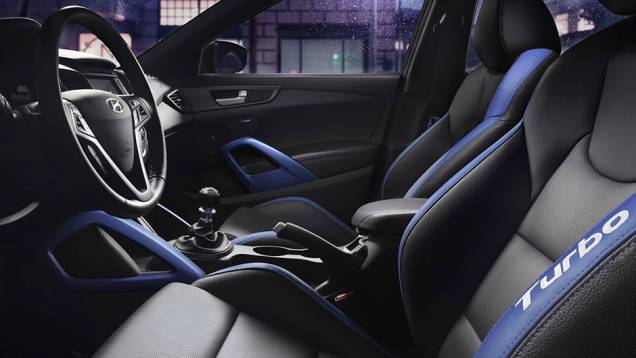 A série especial conta com bloco 1.6 turbo, de 201 cv | <a href="https://quatrorodas.abril.com.br/noticias/fabricantes/hyundai-veloster-ganha-edicao-rally-836420.shtml" rel="migration">Leia mais</a> A série especial conta com bloco 1.6 turbo, de 201 cv | <a href="https://quatrorodas.abril.com.br/noticias/fabricantes/hyundai-veloster-ganha-edicao-rally-836420.shtml" rel="migration">Leia mais</a>