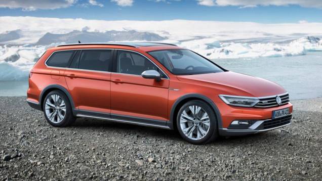 O modelo é 2,75 centímetros mais alto em relação ao solo do que a versão convencional | <a href="https://quatrorodas.abril.com.br/noticias/saloes/genebra-2015/volkswagen-exibe-passat-alltrack-837900.shtml" rel="migration">Leia mais</a>