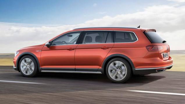 Os para-choques dianteiro e traseiro contam com ângulo diferenciado, mais propício à condução em terrenos acidentados | <a href="https://quatrorodas.abril.com.br/noticias/saloes/genebra-2015/volkswagen-exibe-passat-alltrack-837900.shtml" rel="migration">Leia mais</a> Os para-choques dianteiro e traseiro contam com ângulo diferenciado, mais propício à condução em terrenos acidentados | <a href="https://quatrorodas.abril.com.br/noticias/saloes/genebra-2015/volkswagen-exibe-passat-alltrack-837900.shtml" rel="migration">Leia mais</a>
