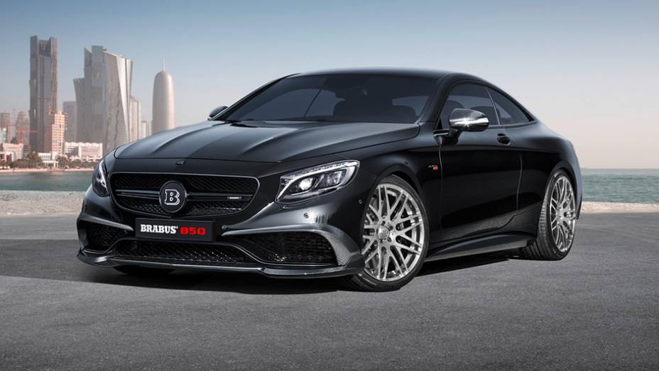 Se você acha que já viu o Brabus 850 Biturbo Coupe em algum lugar, está certo: ele é um Mercedes S63 AMG Coupe modificado | <a href="https://quatrorodas.abril.com.br/noticias/saloes/genebra-2015/brabus-850-biturbo-coupe-revelado-839522.shtml" rel="migration">Leia mais</a>