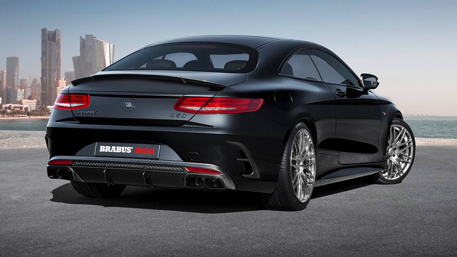 Com todas as altera&ccedil;&otilde;es, a pot&ecirc;ncia salta a 838 cv, e o torque, a 147,9 mkgf | <a href="https://quatrorodas.abril.com.br/noticias/saloes/genebra-2015/brabus-850-biturbo-coupe-revelado-839522.shtml" rel="migration">Leia mais</a>