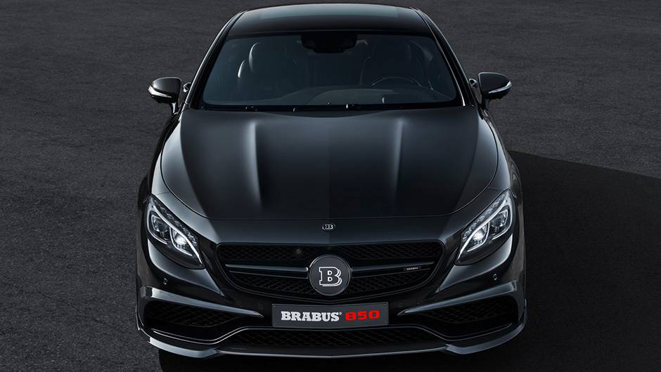Em termos de performance, o Brabus 850 vai de 0 a 100 km/h em 3,5 segundos, batendo a velocidade m&aacute;xima de 350 km/h | <a href="https://quatrorodas.abril.com.br/noticias/saloes/genebra-2015/brabus-850-biturbo-coupe-revelado-839522.shtml" rel="migration">Leia mais</a>