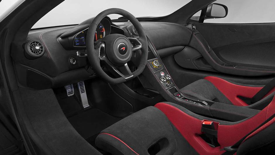 O interior tamb&eacute;m tem bancos em fibra de carbono | <a href="https://quatrorodas.abril.com.br/noticias/saloes/genebra-2015/mclaren-apresenta-675lt-840821.shtml" rel="migration">Leia mais</a>
