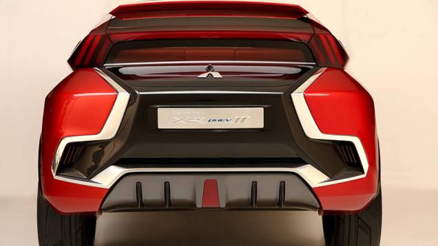 Curiosamente, a maior alteração está na traseira, com formato muito similar ao da dianteira | <a href="https://quatrorodas.abril.com.br/noticias/saloes/genebra-2015/mitsubishi-mostra-concept-xr-phev-ii-840883.shtml" rel="migration">Leia mais</a> Curiosamente, a maior alteração está na traseira, com formato muito similar ao da dianteira | <a href="https://quatrorodas.abril.com.br/noticias/saloes/genebra-2015/mitsubishi-mostra-concept-xr-phev-ii-840883.shtml" rel="migration">Leia mais</a>