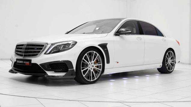 Na prática, as modificações fazem com que a velocidade máxima chegue a 350 km/h | <a href="https://quatrorodas.abril.com.br/noticias/saloes/genebra-2015/brabus-exibe-classe-s-rocket-900-841942.shtml" rel="migration">Leia mais</a> Na prática, as modificações fazem com que a velocidade máxima chegue a 350 km/h | <a href="https://quatrorodas.abril.com.br/noticias/saloes/genebra-2015/brabus-exibe-classe-s-rocket-900-841942.shtml" rel="migration">Leia mais</a>