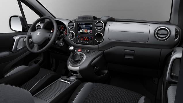 Como opcionais, surgem navegador GPS integrado e função Mirror Screen | <a href="https://quatrorodas.abril.com.br/noticias/saloes/genebra-2015/peugeot-renova-partner-genebra-841623.shtml" rel="migration">Leia mais</a> Como opcionais, surgem navegador GPS integrado e função Mirror Screen | <a href="https://quatrorodas.abril.com.br/noticias/saloes/genebra-2015/peugeot-renova-partner-genebra-841623.shtml" rel="migration">Leia mais</a>