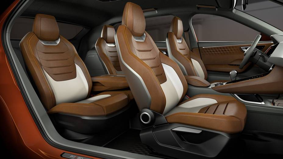 O utilitário também poderá contar com uma versão híbrida | <a href="https://quatrorodas.abril.com.br/noticias/saloes/genebra-2015/seat-exibe-20v20-concept-842583.shtml" rel="migration">Leia mais</a>