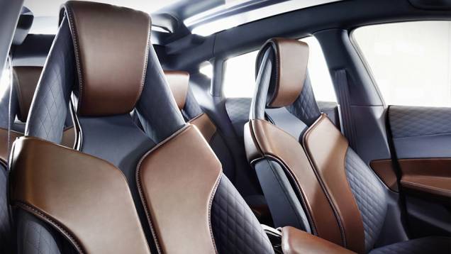 O destaque fica por conta do formato peculiar dos bancos | <a href="https://quatrorodas.abril.com.br/noticias/saloes/genebra-2015/infiniti-mostra-qx30-concept-837863.shtml" rel="migration">Leia mais</a> O destaque fica por conta do formato peculiar dos bancos | <a href="https://quatrorodas.abril.com.br/noticias/saloes/genebra-2015/infiniti-mostra-qx30-concept-837863.shtml" rel="migration">Leia mais</a>