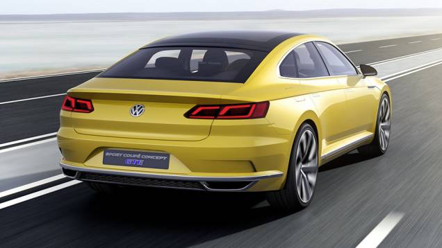 O protótipo tem motorização híbrida, mesclando bloco 3.0 V6 turbo e dois motores elétricos | <a href="https://quatrorodas.abril.com.br/noticias/saloes/genebra-2015/volkswagen-exibe-sport-coupe-concept-gte-842681.shtml" rel="migration">Leia mais</a>