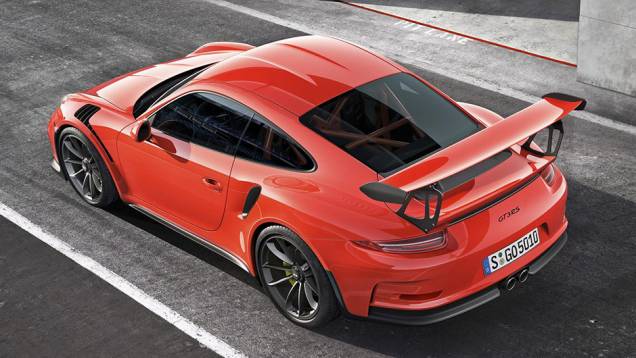 Ele também tem novidades pensadas para o ganho aerodinâmico, incluindo um pequeno spoiler traseiro integrado à carroceria | <a href="https://quatrorodas.abril.com.br/noticias/saloes/genebra-2015/peso-leve-porsche-911-gt3-rs-revelado-842881.shtml" rel="migration"></a> Ele também tem novidades pensadas para o ganho aerodinâmico, incluindo um pequeno spoiler traseiro integrado à carroceria | <a href="https://quatrorodas.abril.com.br/noticias/saloes/genebra-2015/peso-leve-porsche-911-gt3-rs-revelado-842881.shtml" rel="migration"></a>