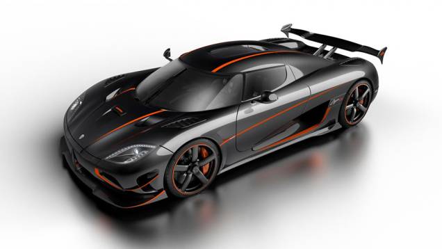 Se você achou os traços do Agera RS familiares, há um motivo: a aerodinâmica é inspirada no One:1 | <a href="https://quatrorodas.abril.com.br/noticias/saloes/genebra-2015/koenigsegg-agera-rs-surge-1-160-cv-842887.shtml" rel="migration">Leia mais</a>