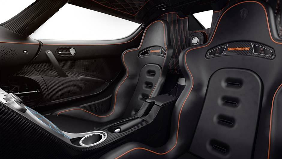 Segundo a marca, essa proposta "leva o Agera a novos n&iacute;veis de performance, mantendo as funcionalidades das antigas vers&otilde;es R e S" | <a href="https://quatrorodas.abril.com.br/noticias/saloes/genebra-2015/koenigsegg-agera-rs-surge-1-160-cv-842887.shtml" rel="migration">Leia</a>