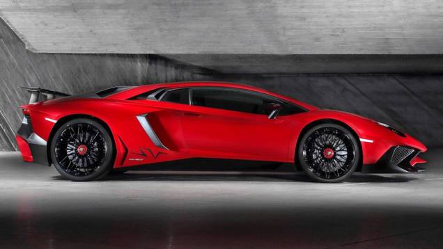 O bloco 6.5 V12 naturalmente aspirado passa a entregar 750 cavalos, 50 cv a mais do que antes | <a href="https://quatrorodas.abril.com.br/noticias/saloes/genebra-2015/lamborghini-apresenta-aventador-superveloce-842600.shtml" rel="migration">Leia mais</a> O bloco 6.5 V12 naturalmente aspirado passa a entregar 750 cavalos, 50 cv a mais do que antes | <a href="https://quatrorodas.abril.com.br/noticias/saloes/genebra-2015/lamborghini-apresenta-aventador-superveloce-842600.shtml" rel="migration">Leia mais</a>