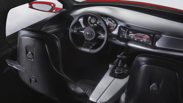 De fato, o destaque é o espaço interno, já que o espaço entre-eixos é de 2,84 metros | <a href="https://quatrorodas.abril.com.br/noticias/saloes/genebra-2015/kia-sportspace-concept-antecipa-perua-optima-842923.shtml" rel="migration">Leia mais</a> De fato, o destaque é o espaço interno, já que o espaço entre-eixos é de 2,84 metros | <a href="https://quatrorodas.abril.com.br/noticias/saloes/genebra-2015/kia-sportspace-concept-antecipa-perua-optima-842923.shtml" rel="migration">Leia mais</a>
