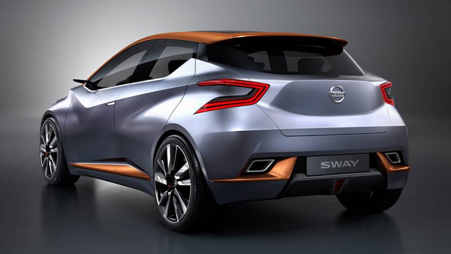 Na traseira, saída dupla de escapamento e aerofólio se fazem notar | <a href="https://quatrorodas.abril.com.br/noticias/saloes/genebra-2015/nissan-radicaliza-sway-concept-842860.shtml" rel="migration">Leia mais</a>