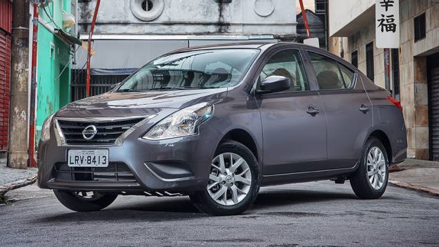 Uma das grandes novidades do Novo Versa é a introdução de duas versões equipadas com o motor 1.0 tricilíndrico, o mesmo que estreou no New March | <a href="https://quatrorodas.abril.com.br/noticias/fabricantes/nissan-new-versa-chega-lojas-dia-23-848082.shtm" rel="migration"></a>