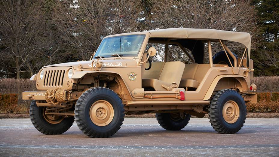 Outro que toma como base o Wrangler é o Staff Car, com perfil mais de "carro militar" | <a href="http://quatrorodas.abril.com.br/noticias/fabricantes/jeep-mostra-conceituais-evento-pascoa-849122.shtml" rel="migration">Leia mais</a>