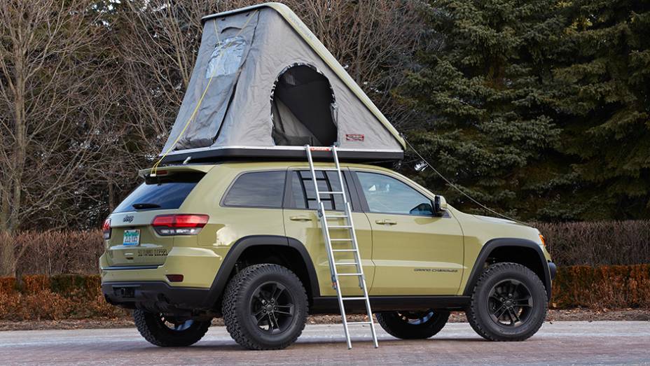 Já o Grand Cherokee Overlander suporta até uma barraca em seu teto | <a href="http://quatrorodas.abril.com.br/noticias/fabricantes/jeep-mostra-conceituais-evento-pascoa-849122.shtml" rel="migration">Leia mais</a>