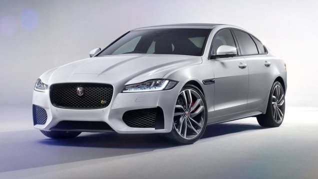 O novo Jaguar XF está 190 kg mais leve do que seu antecessor | <a href="https://quatrorodas.abril.com.br/noticias/fabricantes/jaguar-apresenta-novo-xf-850881.shtml" rel="migration">Leia mais</a>