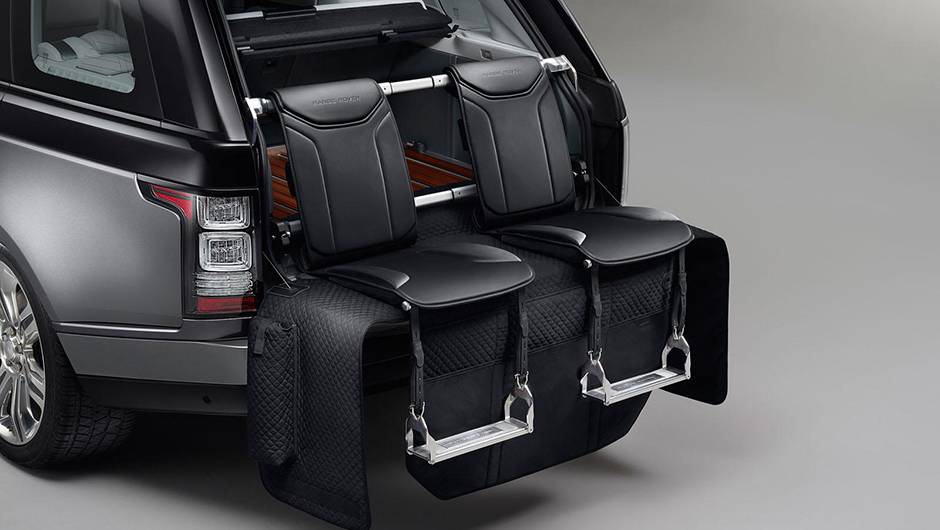 Tamb&eacute;m merece destaque o pacote opcional que adiciona dois bancos de couro acoplados &agrave; traseira do carro | <a href="https://quatrorodas.abril.com.br/noticias/saloes/new-york-2015/range-rover-svautobiography-revelado-851965.shtml" rel="migration">Leia mais</a>