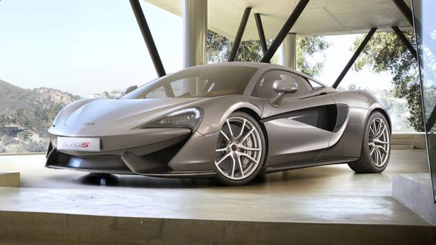 O 570S é o novo esportivo de entrada da McLaren | <a href="https://quatrorodas.abril.com.br/noticias/saloes/new-york-2015/mclaren-570s-oficialmente-apresentado-852108.shtml" rel="migration">Leia mais</a>