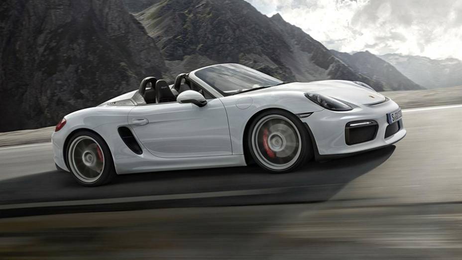 No que diz respeito à motorização, o novo Boxster Spyder traz bloco 3.8 de seis cilindros que oferece 370 cavalos | <a href="https://quatrorodas.abril.com.br/noticias/saloes/new-york-2015/porsche-apresenta-novo-boxster-spyder-852331.shtml" rel="migration">Leia mais</a>