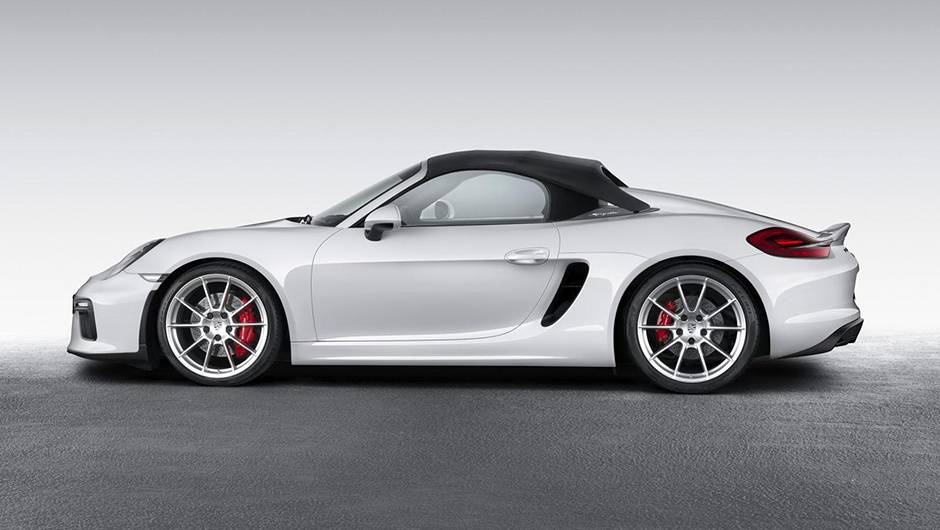 O convers&iacute;vel chega ao mercado europeu em julho, com pre&ccedil;o definido em 79.945 euros | <a href="https://quatrorodas.abril.com.br/noticias/saloes/new-york-2015/porsche-apresenta-novo-boxster-spyder-852331.shtml" rel="migration">Leia mais</a>