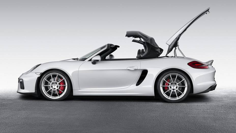 Vale destaque também o teto retrátil semiautomático | <a href="https://quatrorodas.abril.com.br/noticias/saloes/new-york-2015/porsche-apresenta-novo-boxster-spyder-852331.shtml" rel="migration">Leia mais</a>