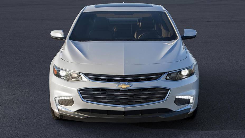 Nas versões superiores, há itens como luzes diurnas e lanternas traseiras de LED | <a href="https://quatrorodas.abril.com.br/noticias/saloes/new-york-2015/chevrolet-malibu-emagrece-136-kg-nova-geracao-852327.shtml" rel="migration">Leia mais</a>