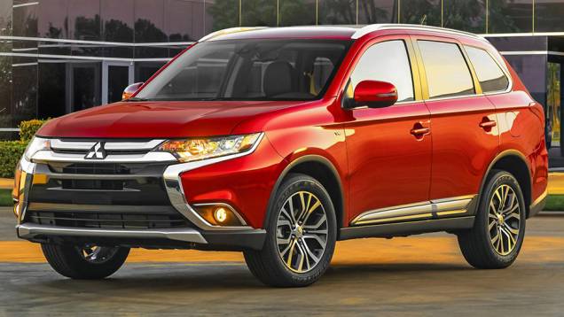 Já era hora! O Mitsubishi Outlander está de visual novo | <a href="https://quatrorodas.abril.com.br/noticias/saloes/new-york-2015/mitsubishi-apresenta-facelift-outlander-852726.shtml" rel="migration">Leia mais</a>