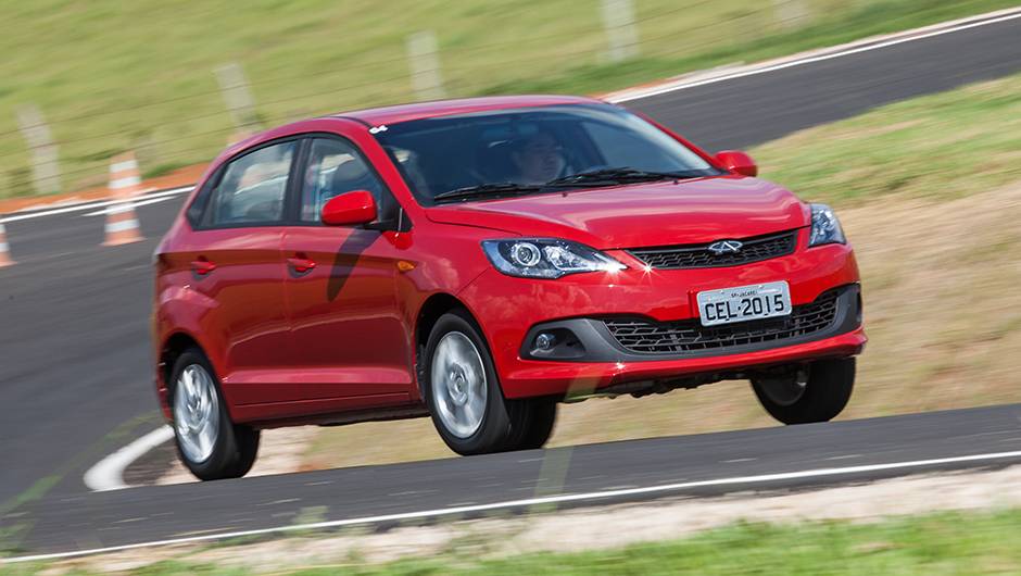 O renovado Celer &eacute; o primeiro produto da f&aacute;brica brasileira da Chery, em Jacare&iacute; (S&atilde;o Paulo) | <a href="https://quatrorodas.abril.com.br/noticias/fabricantes/novo-chery-celer-chega-r-38-990-854540.shtml" rel="migration">Leia mais</a>