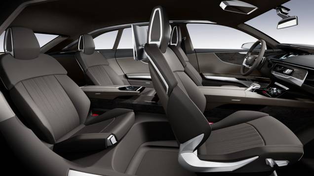 No caso dos passageiros da parte traseira, suas telas de OLED trazem, entre outras funções, o controle climático local | <a href="https://quatrorodas.abril.com.br/noticias/fabricantes/audi-apresenta-prologue-allroad-concept-855560.shtml" rel="migration">Leia mais</a> No caso dos passageiros da parte traseira, suas telas de OLED trazem, entre outras funções, o controle climático local | <a href="https://quatrorodas.abril.com.br/noticias/fabricantes/audi-apresenta-prologue-allroad-concept-855560.shtml" rel="migration">Leia mais</a>