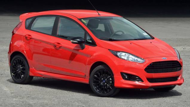 O Ford New Fiesta Sport já está disponível nas lojas da marca no País por R$ 58.990 | <a href="https://quatrorodas.abril.com.br/noticias/fabricantes/new-fiesta-sport-aparece-site-oficial-ford-853100.shtml" rel="migration">Leia mais</a>