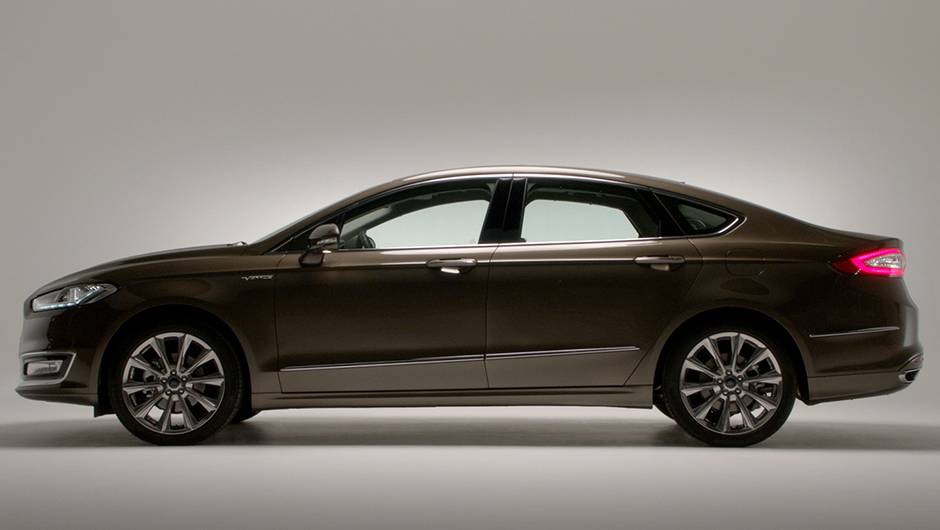 Externamente, ele se destaca por rodas de 18 polegadas e op&ccedil;&atilde;o de cor de carroceria exclusiva (nocciola) | <a href="https://quatrorodas.abril.com.br/noticias/fabricantes/ford-revela-versao-producao-vignale-mondeo-856002.shtml" rel="migration">Leia mais</a>