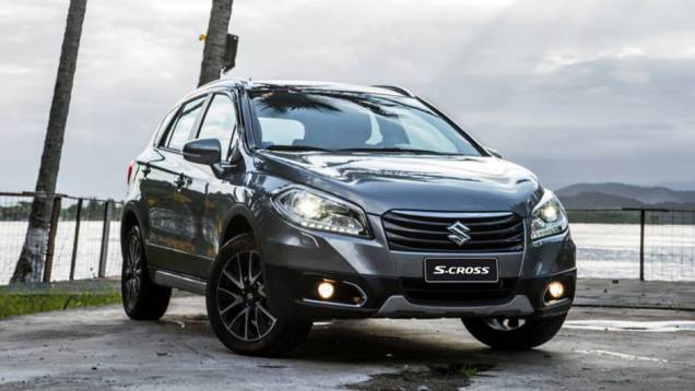 O S-Cross chega ao Brasil e substitui o SX4 na gama da Suzuki | <a href="https://quatrorodas.abril.com.br/noticias/fabricantes/suzuki-s-cross-chega-r-74-900-858040.shtml" rel="migration">Leia mais</a> O S-Cross chega ao Brasil e substitui o SX4 na gama da Suzuki | <a href="https://quatrorodas.abril.com.br/noticias/fabricantes/suzuki-s-cross-chega-r-74-900-858040.shtml" rel="migration">Leia mais</a>