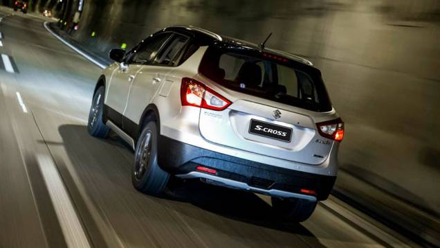 Quatro configurações estão disponíveis; nas duas principais, está presente o sistema AllGrip de tração 4x4 | <a href="https://quatrorodas.abril.com.br/noticias/fabricantes/suzuki-s-cross-chega-r-74-900-858040.shtml" rel="migration">Leia mais</a> Quatro configurações estão disponíveis; nas duas principais, está presente o sistema AllGrip de tração 4x4 | <a href="https://quatrorodas.abril.com.br/noticias/fabricantes/suzuki-s-cross-chega-r-74-900-858040.shtml" rel="migration">Leia mais</a>